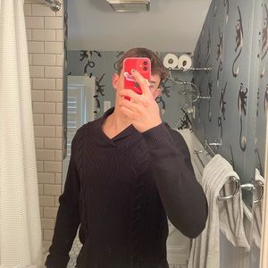 Men’s Medium black Murano V-neck athletic cut sweater